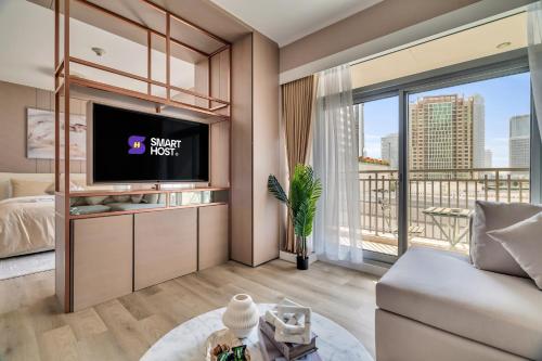 Exec 1Bed with Balcony&Pool, 10mins to Downtown