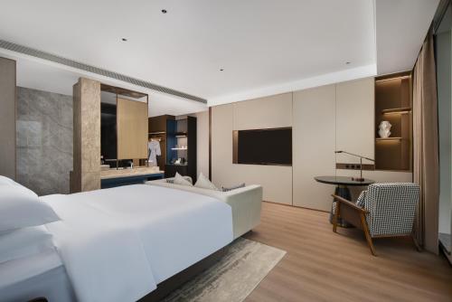 Телевизор и/или развлекательный центр в Wyndham Garden Urumqi Innovation Square