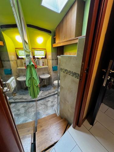 a bathroom with two sinks and two toilets in a room at Luigi's Apartment in Biella