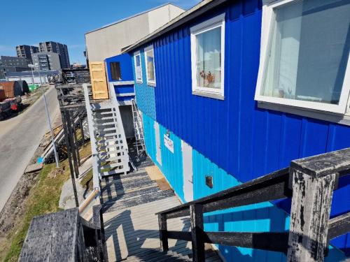 a blue building with a ladder on the side of it at Unnuisarfik Iglo Nuuk in Nuuk
