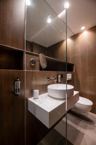 a bathroom with a sink and a toilet at Clos de la Rivière in Saint-Denis