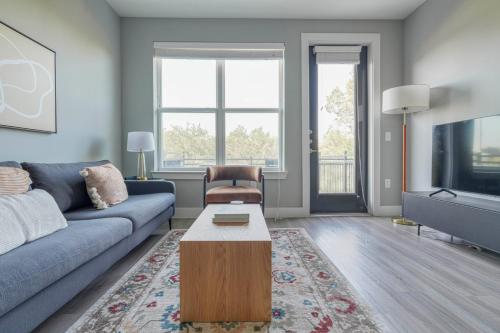 Gallery image of Blueground Austin pool nr Walnut Creek ATX-258 in Austin