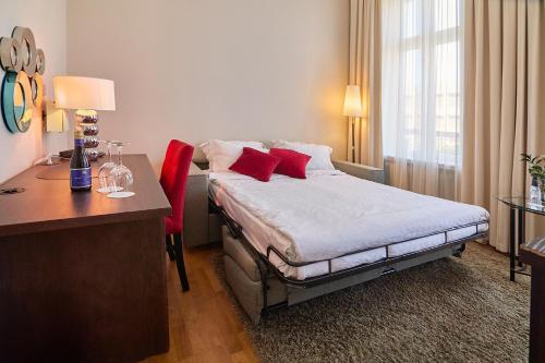 a hotel room with a bed and a desk with a desk at Elite Hotel Mollberg in Helsingborg