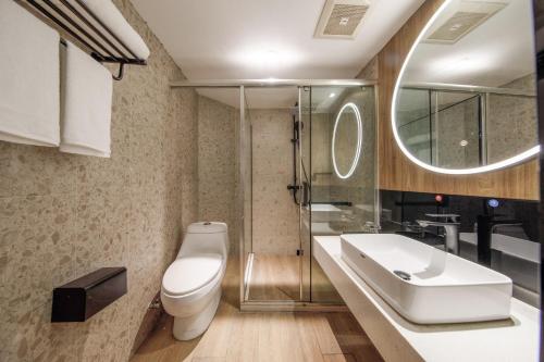 Bilik mandi di Urbain Hotel Guanyun County Government Branch