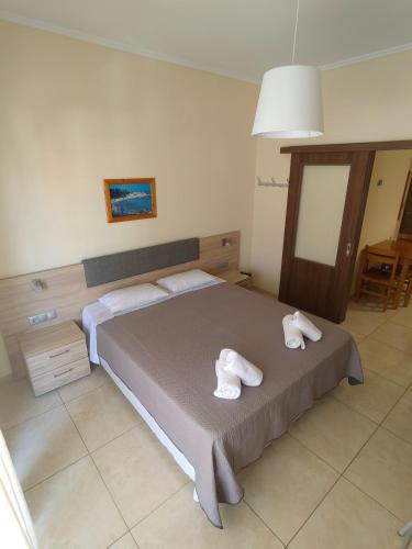a bedroom with a bed with towels on it at Sartoupoli in Sarti