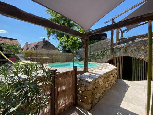 Πισίνα στο ή κοντά στο Villa dans grange restaurée