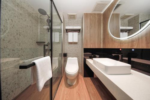 Bilik mandi di Urbain Hotel Guanyun County Government Branch