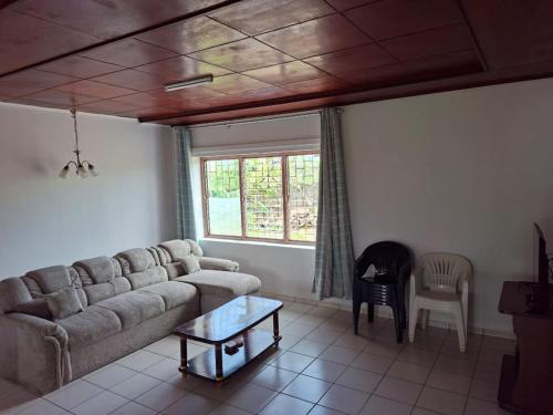 Ruang duduk di Vakantiewoning op groot perceel