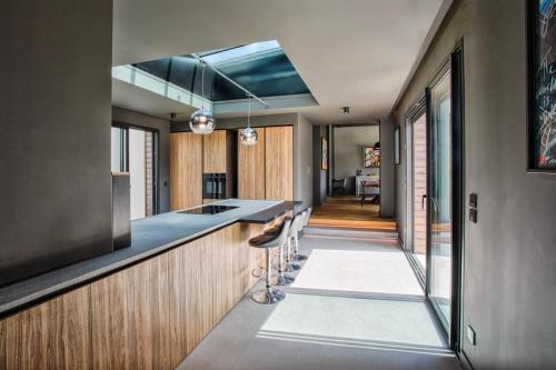 Photo de la galerie de l'établissement Luxury Villa Orion with heated Pool, Billard, à Biéville-Beuville