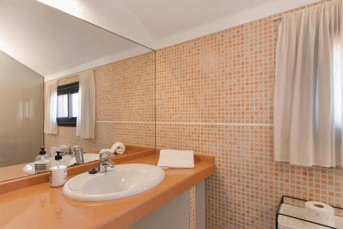 a bathroom with a sink and a mirror at La Casita de Arise in Playa de las Americas