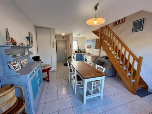 Maison 60m² avec terrasse, piscine, parking privé, à 10 min de la plage - Animaux acceptés - FR-1-494-14