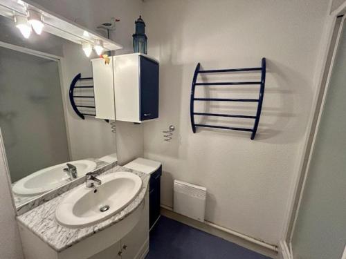 a bathroom with a sink and a mirror at Maison 60m² avec terrasse, piscine, parking privé, à 10 min de la plage - Animaux acceptés - FR-1-494-14 in Vaux-sur-Mer
