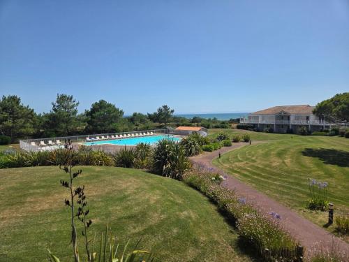 Les Sables-d'Olonne - Vue Mer, Terrasse, Wifi Fibre & Piscine, à 2 pas de l'Océan - E101