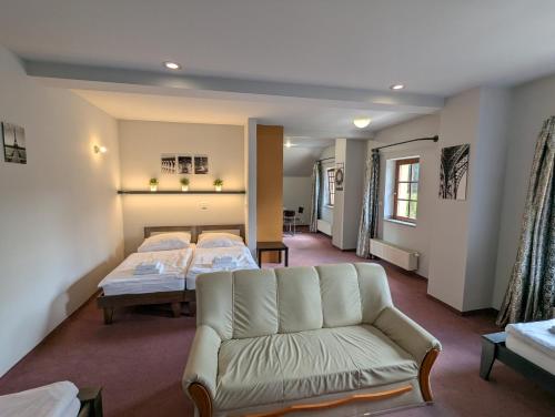 Postel nebo postele na pokoji v ubytování Hotel Antoň