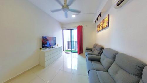 Televisyen dan/atau pusat hiburan di 2-9pax FAMILY SUITE, i-CITY, Shah Alam, Beside Theme Park, WIFI 50-55"TV