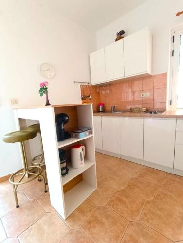 Kuchyň nebo kuchyňský kout v ubytování Apartments Turan Centrally Located with Free Parking