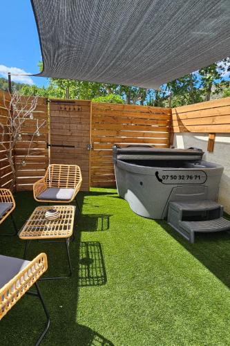 Φωτογραφία από το άλμπουμ του Maison Plus Belle La Nuit avec jacuzzi privé σε Allauch
