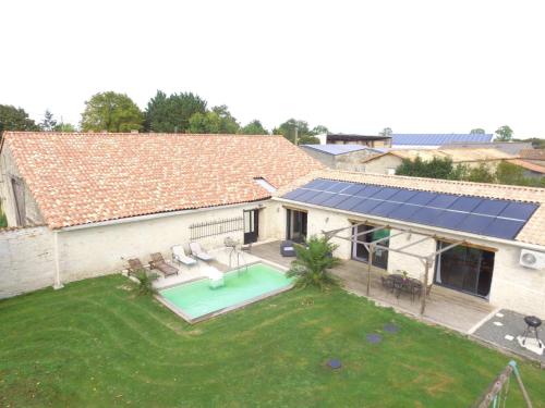 an aerial view of a house with a swimming pool at Gite Sud Deux Sevres in Marigny