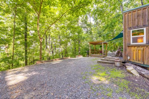 Gallery image of Tiny Home with Private Sauna in Woods of Newport! in Newport