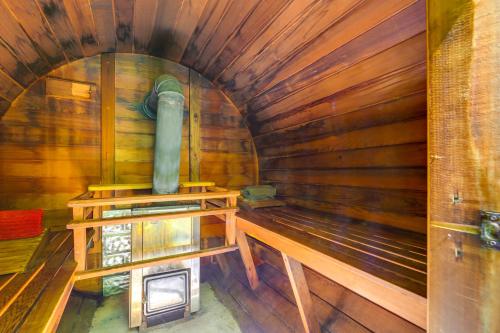Gallery image of Tiny Home with Private Sauna in Woods of Newport! in Newport