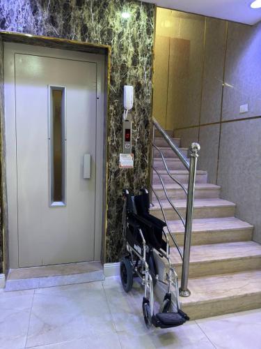 a wheelchair in front of a elevator in a building at سحاب الأندلس للشقق المخدومة 1 أملج Sahab Al Andalus for Served Apartments in Umm Lujj