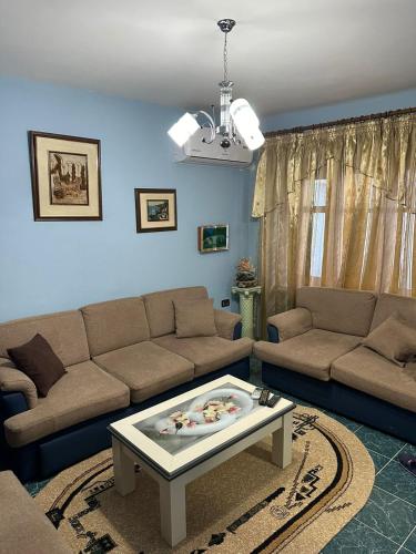 Khu vực ghế ngồi tại Lovely Apartment City Center Near Lake