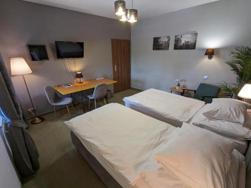 Ein Bett oder Betten in einem Zimmer der Unterkunft Hotel Antoň