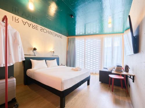 Postel nebo postele na pokoji v ubytování ibis Styles Bern City