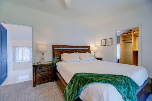 Fotografie z fotogalerie ubytování Sleeps 16 Near Fiserv Hot Tub Arcade Theater v destinaci Milwaukee