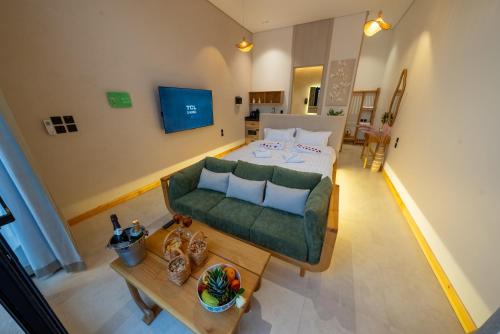 En eller flere senge i et værelse på شاليهات سكاي لاين - skyline chalets