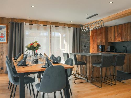 Photo de la galerie de l'établissement Appartement spacieux Les Gets - 10 personnes, 4 chambres, Wi-Fi - FR-1-671-281, aux Gets