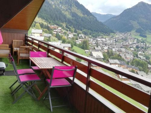 Chalet chaleureux à Châtel - Idéal 6 pers, 3 pièces, proche télésiège, WIFI, balcon sud, garage