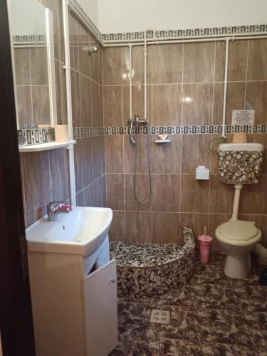 Et badeværelse på Apartament Andrada