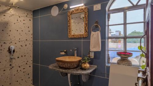 a bathroom with a sink and a mirror at The Castle View Homestay in Būndi