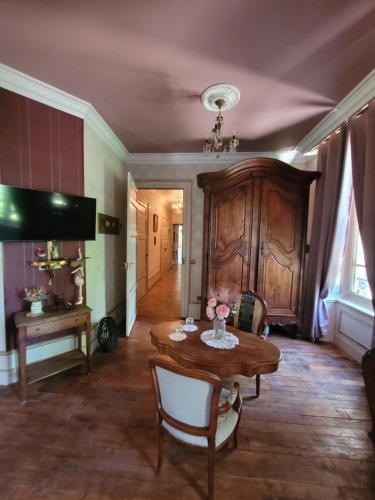Χώρος καθιστικού στο Château St Sulpice Chambre Pampilles