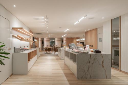 Makanan di atau berdekatan hotel