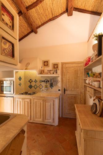 Cucina o angolo cottura di Stazzo Spiteddu with Pool