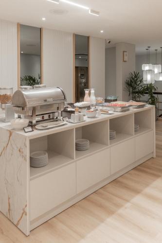 Η κουζίνα ή μικρή κουζίνα στο Hotel Solans Carlton