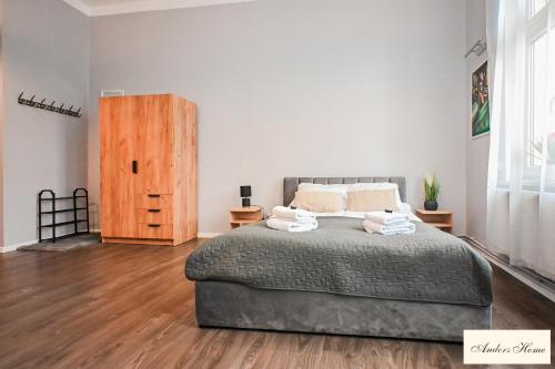 Ένα ή περισσότερα κρεβάτια σε δωμάτιο στο Anders Home Szczytno