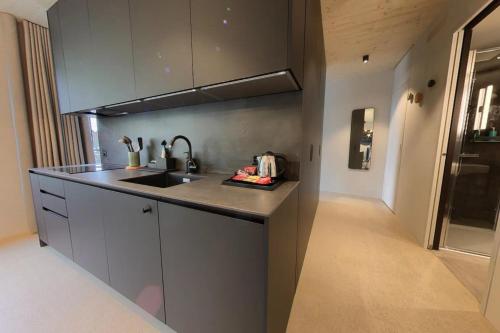 Modern & Spacious 1-Bedroom Apartment with Balcony, MH8-303