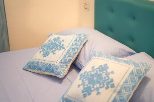 two pillows sitting on top of a bed at B&B Sinis Domus in Siniscola