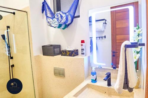 Ένα μπάνιο στο Tropical Boho beachront retreat with views & pool