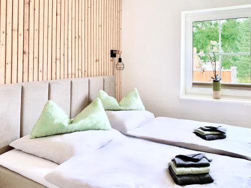 Ένα ή περισσότερα κρεβάτια σε δωμάτιο στο Das "Sommerhaus" - Im Land der tausend Seen