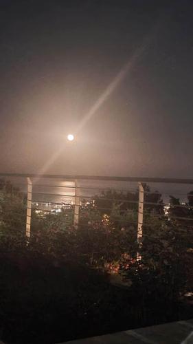 a full moon rising over the ocean at night at CasaVacanze Nichi vista mare in Grottammare
