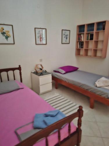 Ένα ή περισσότερα κρεβάτια σε δωμάτιο στο Dollys Charming House