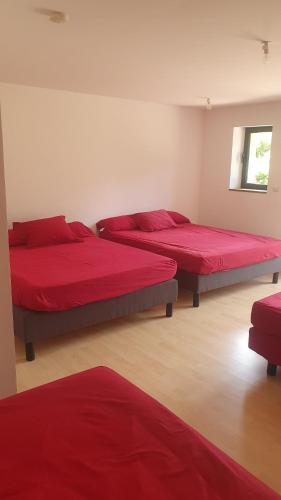 Ένα ή περισσότερα κρεβάτια σε δωμάτιο στο Gîte campagnard 11 personnes