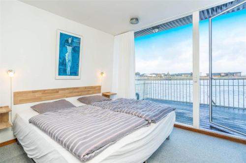 Postel nebo postele na pokoji v ubytování 792-Hvide-Sande-Ae-Gammel-Havn-45