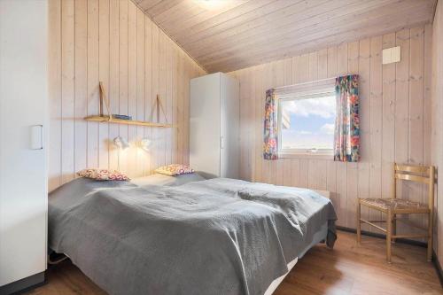 Ένα ή περισσότερα κρεβάτια σε δωμάτιο στο 411-Hvide-Sande-Tingodden-59