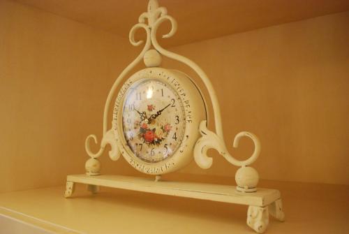 a clock sitting on a shelf in a room at Cà di Rò in Polignano a Mare