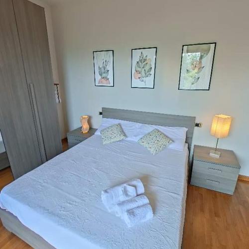 a bedroom with a white bed with towels on it at La casa di Tilde in Vicchio